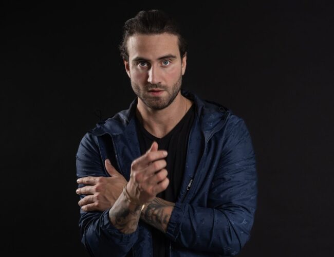 Lançamento internacional: Greggio estreia na icônica Nervous Records em collab com SODREE