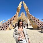Do deserto à pista de dança: Nana Torres materializa experiência em “Let It Dust”, faixa inspirada no Burning Man