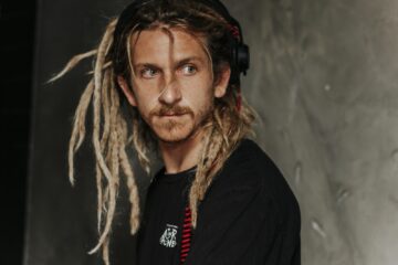 Pela Areiia Records, Afterclapp entrega tech/funky house com influências afro em “Funky Pills”