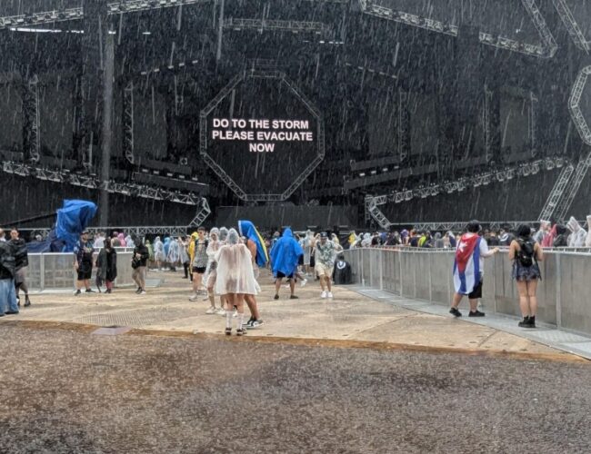 Final de semana de Lollapalooza Brasil e Ultra Music Festival sofre com chuvas. Como os festivais estão se preparando?