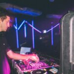‘’É bem difícil se organizar no centro caótico da nossa cidade’’. Caio Muratore transporta o caos de São Paulo para o álbum ‘’Buraco’’