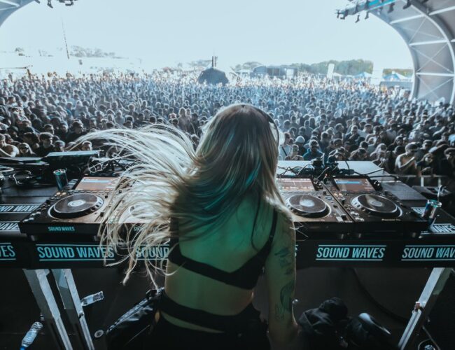 Sound Waves celebra 20 anos fortalecendo a cena techno europeia com Fantasm, Fatima Hajji e mais 30 artistas de peso