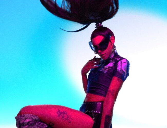 Pabllo Vittar assume as pickups como DJ e leva o Club Vittar ao Gate 22 em Campinas