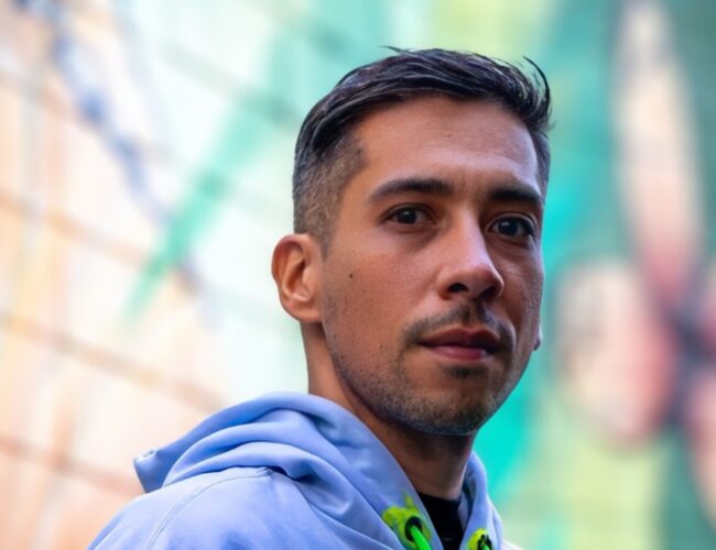 Com “Be Free”, Jhonatan Ospina conecta techno à pintura e faixa vira obra de arte em três telas