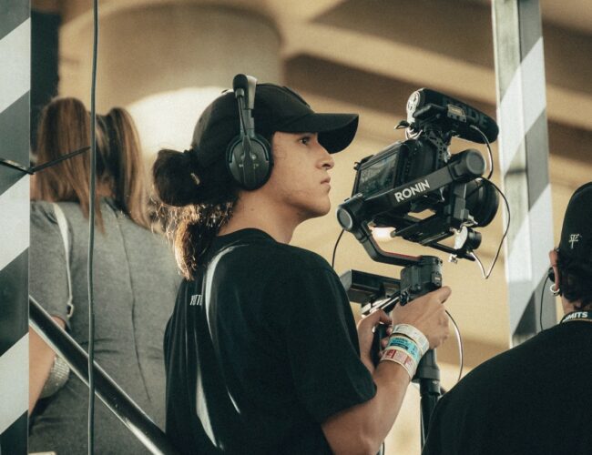 Muito além das câmeras: os bastidores da Agência Yotto, referência audiovisual da cena eletrônica