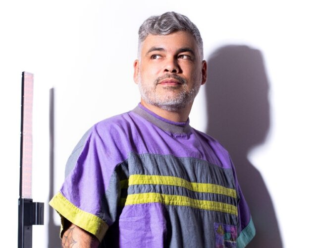 Com direito a “fluteboxing” e batida de funk, Leo Janeiro lança o EP “Carioca Flute / Som Na Caixa”