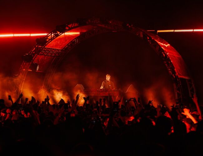 Review: São Paulo se rende ao progressive house de Hernan Cattaneo em sua festa Sunsetstrip 