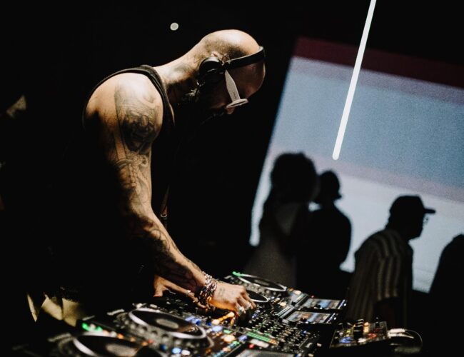 Com showcase especial no LOTE, em SP, Not Therapy de Jonetta apresenta seu 1º VA, “Quarta Dimensão” 