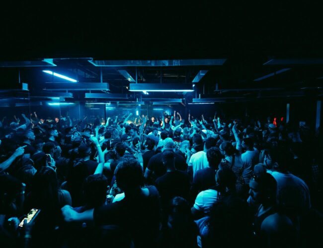 Com Skazi, Nick Curly, M-High, Roi Perez, Gabe, Departamento, Bhaskar e DJ Marky, D-EDGE SP esquenta a noite paulistana em junho