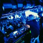 Após jogo do Brasil, partida continua na pista: Freak Chic recebe Ratier e M-High no D-EDGE SP